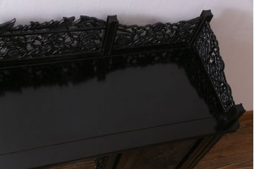 中古　民芸家具　唐木製　高級品!　荘厳な彫刻が目を引くサイドボード(キャビネット、飾り棚、茶棚)