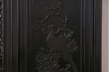 中古　民芸家具　唐木製　高級品!　荘厳な彫刻が目を引くサイドボード(キャビネット、飾り棚、茶棚)