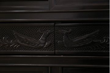 中古　民芸家具　唐木製　高級品!　荘厳な彫刻が目を引くサイドボード(キャビネット、飾り棚、茶棚)