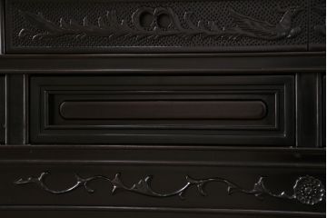 中古　民芸家具　唐木製　高級品!　荘厳な彫刻が目を引くサイドボード(キャビネット、飾り棚、茶棚)