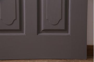 ペイント建具　DIY　花のレリーフが目を引くシックなドア(扉、建具)