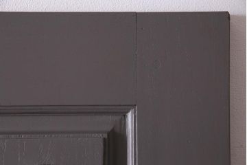 ペイント建具　DIY　花のレリーフが目を引くシックなドア(扉、建具)