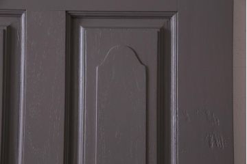 ペイント建具　DIY　花のレリーフが目を引くシックなドア(扉、建具)