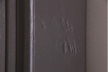 ペイント建具　DIY　花のレリーフが目を引くシックなドア(扉、建具)