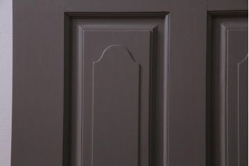 ペイント建具　DIY　花のレリーフが目を引くシックなドア(扉、建具)