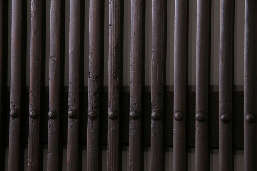 和製アンティーク　ヒノキ材　味わい深いガラス入り格子蔵戸2枚セット(格子戸、引き戸、玄関戸)