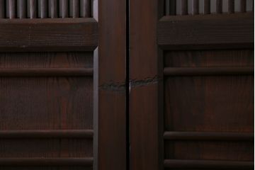 和製アンティーク　ヒノキ材　味わい深いガラス入り格子蔵戸2枚セット(格子戸、引き戸、玄関戸)