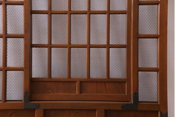 和製アンティーク　美品!　腰板ケヤキ材　くぐり戸の付いた金網入り蔵戸(仕切り戸、引き戸、建具、玄関戸)