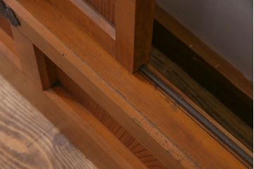 和製アンティーク　美品!　腰板ケヤキ材　くぐり戸の付いた金網入り蔵戸(仕切り戸、引き戸、建具、玄関戸)