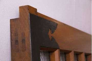 和製アンティーク　美品!　腰板ケヤキ材　くぐり戸の付いた金網入り蔵戸(仕切り戸、引き戸、建具、玄関戸)