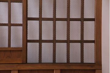 和製アンティーク　美品!　腰板ケヤキ材　くぐり戸の付いた金網入り蔵戸(仕切り戸、引き戸、建具、玄関戸)