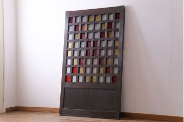 和製アンティーク　ヒノキ材　色ガラス入り　大正ロマンの雰囲気がお洒落な蔵戸(建具、引き戸、玄関戸)