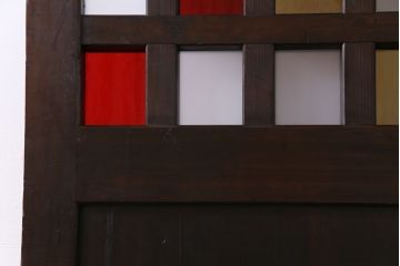 和製アンティーク　ヒノキ材　色ガラス入り　大正ロマンの雰囲気がお洒落な蔵戸(建具、引き戸、玄関戸)