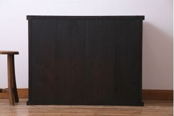 アンティーク家具　和製アンティーク　前面ケヤキ材　結霜ガラスが入った小振りなガラス収納棚(戸棚、茶棚)