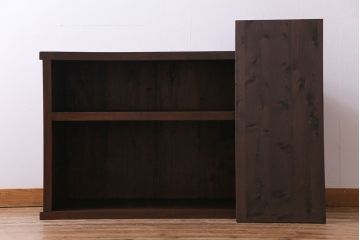 アンティーク家具　和製アンティーク　前面ケヤキ材　結霜ガラスが入った小振りなガラス収納棚(戸棚、茶棚)