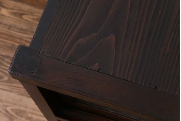 アンティーク家具　和製アンティーク　前面ケヤキ材　結霜ガラスが入った小振りなガラス収納棚(戸棚、茶棚)