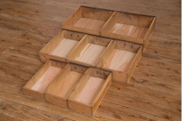 アンティーク家具　和製アンティーク 前面ケヤキ材　たくさんの引き出しが付いた小振りな収納棚(戸棚、小引き出し、小箪笥)