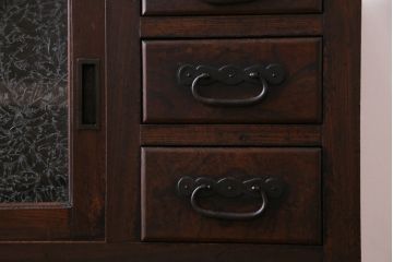 アンティーク家具　和製アンティーク 前面ケヤキ材　たくさんの引き出しが付いた小振りな収納棚(戸棚、小引き出し、小箪笥)