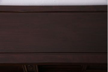 中古　民芸家具　唐木材　異国情緒を漂わせる花鳥図の彫りの飾り棚(茶棚、収納棚、戸棚)