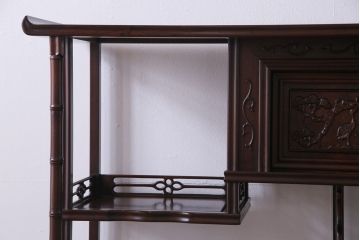中古　民芸家具　唐木材　異国情緒を漂わせる花鳥図の彫りの飾り棚(茶棚、収納棚、戸棚)