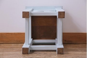 レトロ家具　昭和レトロ　淡い色合いが愛らしいペイントスツール(学校スツール、花台、板座チェア)(R-031611)