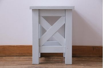 レトロ家具　昭和レトロ　淡い色合いが愛らしいペイントスツール(学校スツール、花台、板座チェア)(R-031611)