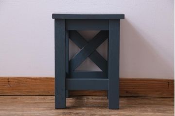 ペイント家具　メンズライクにもおすすめな濃い色味の学校スツール(花台)(1)