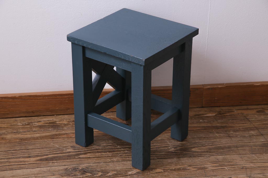 ペイント家具　メンズライクにもおすすめな濃い色味の学校スツール(花台)(1)
