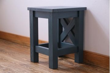 ペイント家具　メンズライクにもおすすめな濃い色味の学校スツール(花台)(1)