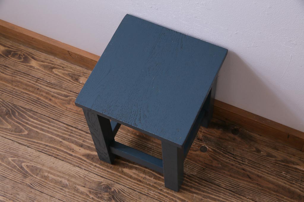 ペイント家具　メンズライクにもおすすめな濃い色味の学校スツール(花台)(1)