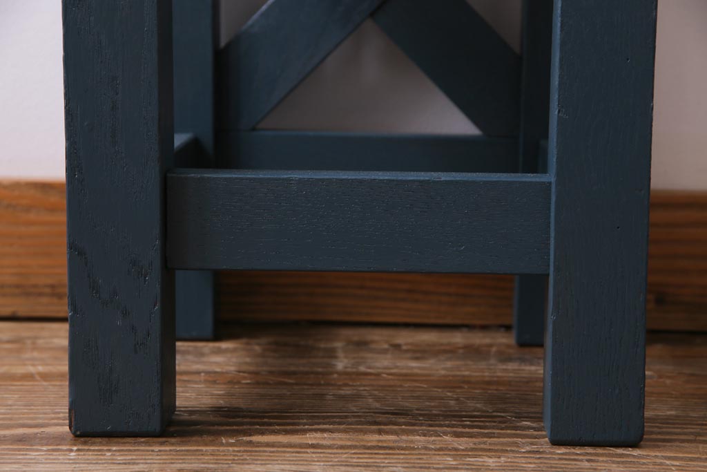 ペイント家具　メンズライクにもおすすめな濃い色味の学校スツール(花台)(1)