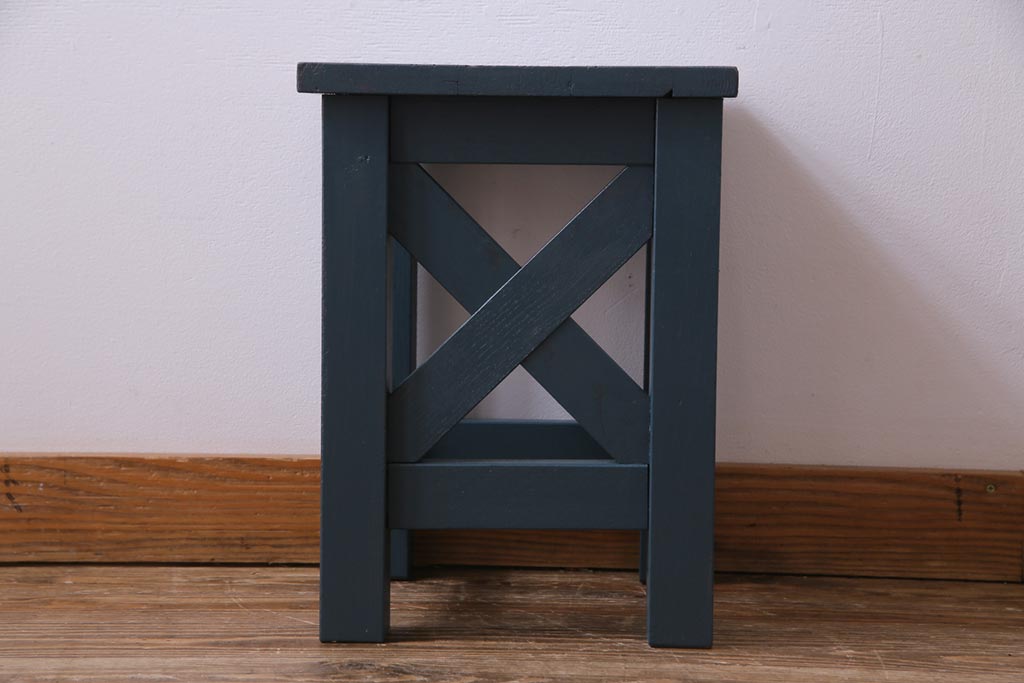 ペイント家具　メンズライクにもおすすめな濃い色味の学校スツール(花台)(1)