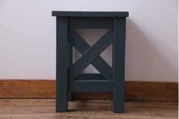 ペイント家具　メンズライクにもおすすめな濃い色味の学校スツール(花台)(1)