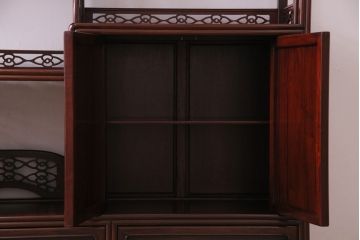 中古　民芸家具　唐木材　なめらかで艶やかな質感が上品な飾り棚(茶棚、茶箪笥)