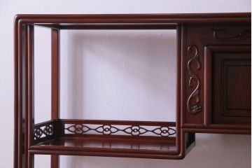 中古　民芸家具　唐木材　なめらかで艶やかな質感が上品な飾り棚(茶棚、茶箪笥)