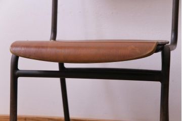 ヴィンテージ家具　ヨーロッパビンテージ　ノスタルジックな雰囲気のスクールチェア2脚セット(キッズチェア、鉄脚チェア、椅子)