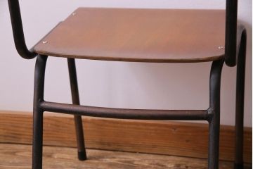 ヴィンテージ家具　ヨーロッパビンテージ　ノスタルジックな雰囲気のスクールチェア2脚セット(キッズチェア、鉄脚チェア、椅子)