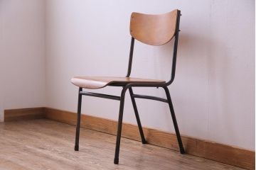 ヴィンテージ家具　ヨーロッパビンテージ　素朴さと独特の柔らかな雰囲気が魅力のスクールチェア(キッズチェア、鉄脚チェア、椅子)