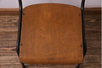 ヴィンテージ家具　ヨーロッパビンテージ　素朴さと独特の柔らかな雰囲気が魅力のスクールチェア(キッズチェア、鉄脚チェア、椅子)