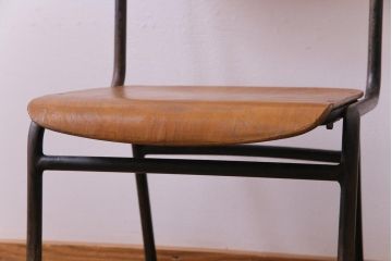 ヴィンテージ家具　ヨーロッパビンテージ　素朴さと独特の柔らかな雰囲気が魅力のスクールチェア(キッズチェア、鉄脚チェア、椅子)
