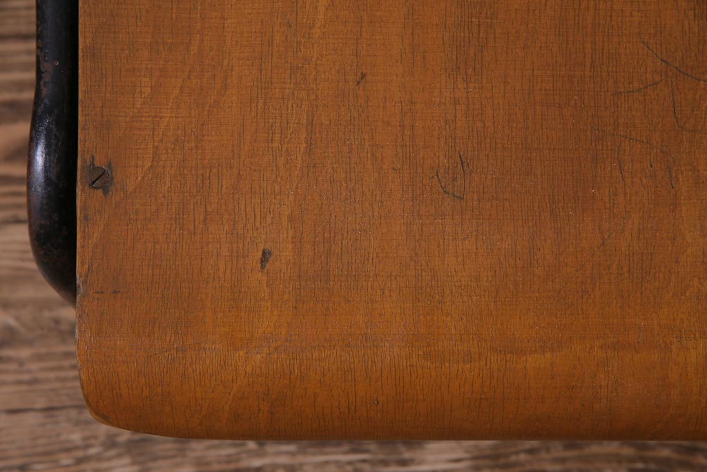 ヴィンテージ家具　ヨーロッパビンテージ　素朴さと独特の柔らかな雰囲気が魅力のスクールチェア(キッズチェア、鉄脚チェア、椅子)(1)