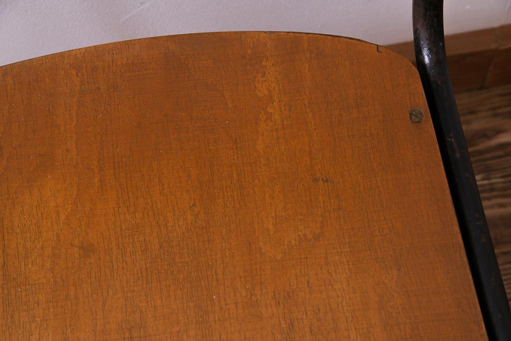 ヴィンテージ家具　ヨーロッパビンテージ　素朴さと独特の柔らかな雰囲気が魅力のスクールチェア(キッズチェア、鉄脚チェア、椅子)(1)