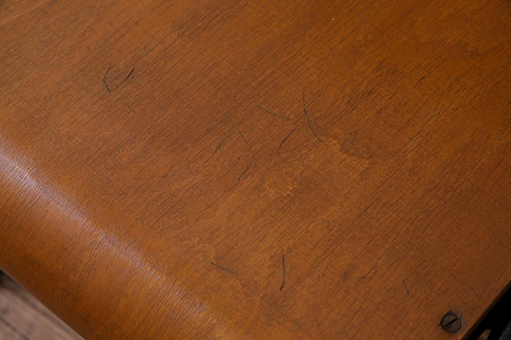 ヴィンテージ家具　ヨーロッパビンテージ　素朴さと独特の柔らかな雰囲気が魅力のスクールチェア(キッズチェア、鉄脚チェア、椅子)(1)