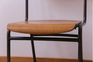 ヴィンテージ家具　ヨーロッパビンテージ　素朴さと独特の柔らかな雰囲気が魅力のスクールチェア(キッズチェア、鉄脚チェア、椅子)(1)