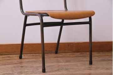 ヴィンテージ家具　ヨーロッパビンテージ　素朴さと独特の柔らかな雰囲気が魅力のスクールチェア(キッズチェア、鉄脚チェア、椅子)(1)