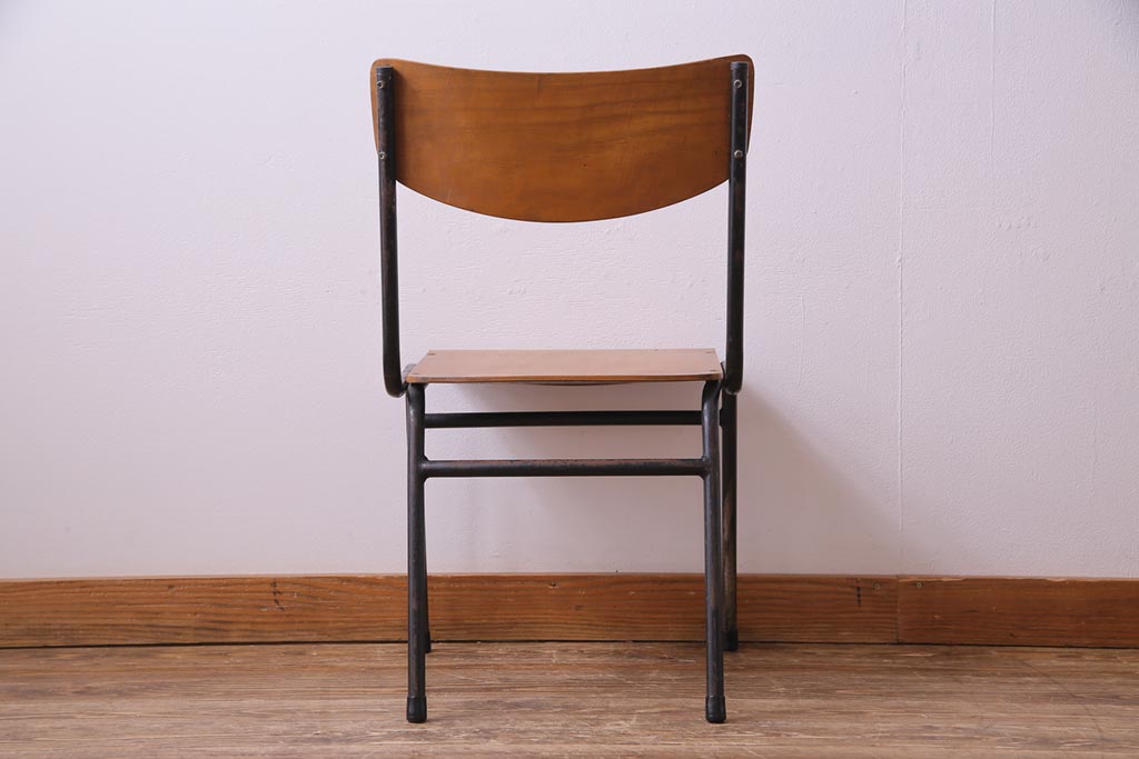 ヴィンテージ家具　ヨーロッパビンテージ　素朴さと独特の柔らかな雰囲気が魅力のスクールチェア(キッズチェア、鉄脚チェア、椅子)(1)