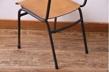 ヴィンテージ家具　ヨーロッパビンテージ　素朴さと独特の柔らかな雰囲気が魅力のスクールチェア(キッズチェア、鉄脚チェア、椅子)(1)