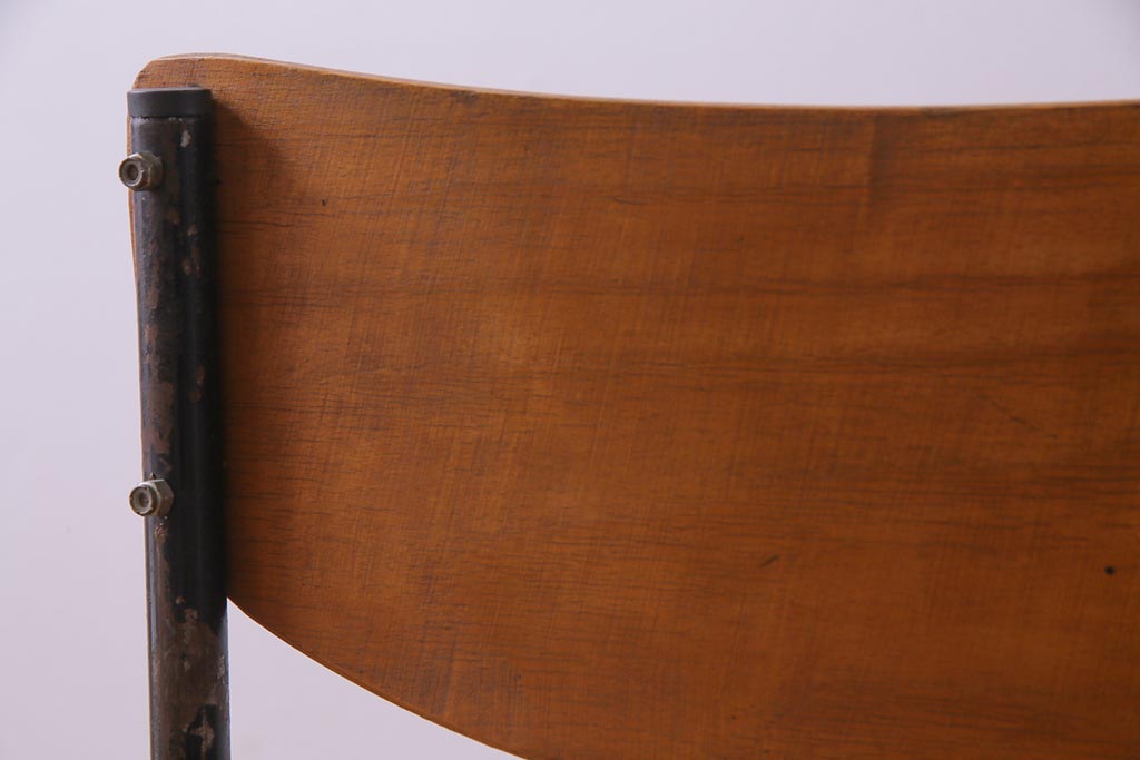 ヴィンテージ家具　ヨーロッパビンテージ　素朴さと独特の柔らかな雰囲気が魅力のスクールチェア(キッズチェア、鉄脚チェア、椅子)(1)