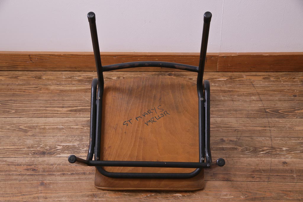 ヴィンテージ家具　ヨーロッパビンテージ　素朴さと独特の柔らかな雰囲気が魅力のスクールチェア(キッズチェア、鉄脚チェア、椅子)(1)