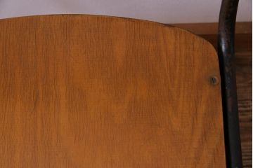 ヴィンテージ家具　ヨーロッパビンテージ　素朴さと独特の柔らかな雰囲気が魅力のスクールチェア(キッズチェア、鉄脚チェア、椅子)(2)